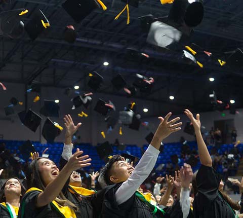 UV Toledo holds Commencement Exercises