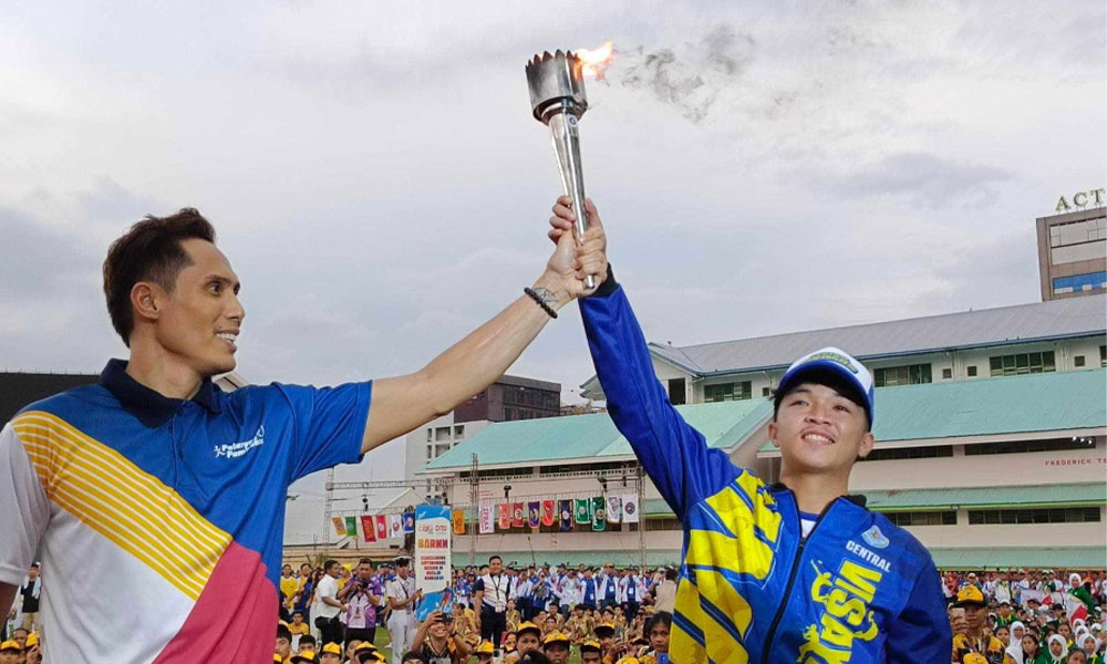 UV Baby Lancers Shine as Torchbearers at 64th Palarong Pambansa Opening