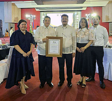 UV Formally Receives Autonomous Status Award From CHED